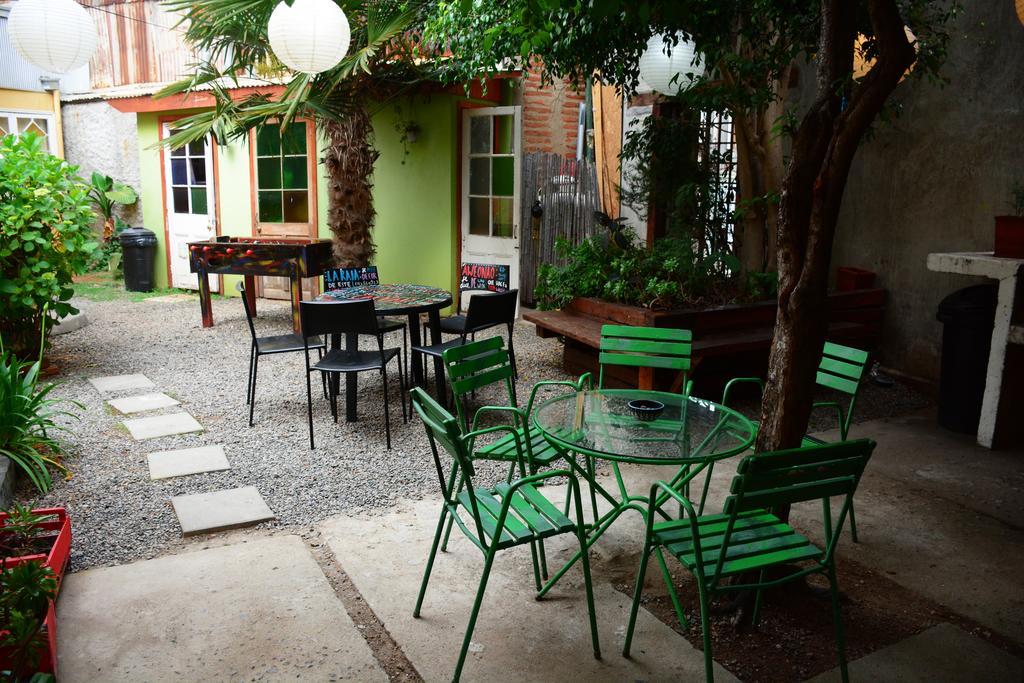 Escarabajo Hostel (Adults Only) บัลปาราอีโซ ภายนอก รูปภาพ