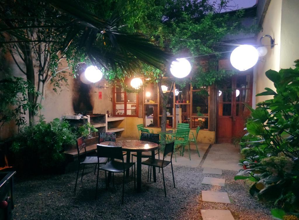 Escarabajo Hostel (Adults Only) บัลปาราอีโซ ภายนอก รูปภาพ